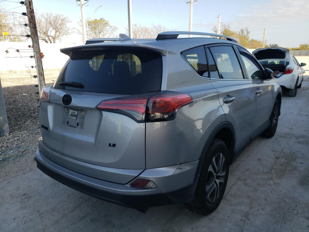 Photo 4 from auction – 2016 TOYOTA RAV4 LE with VIN 2T3ZFREV8GW275037