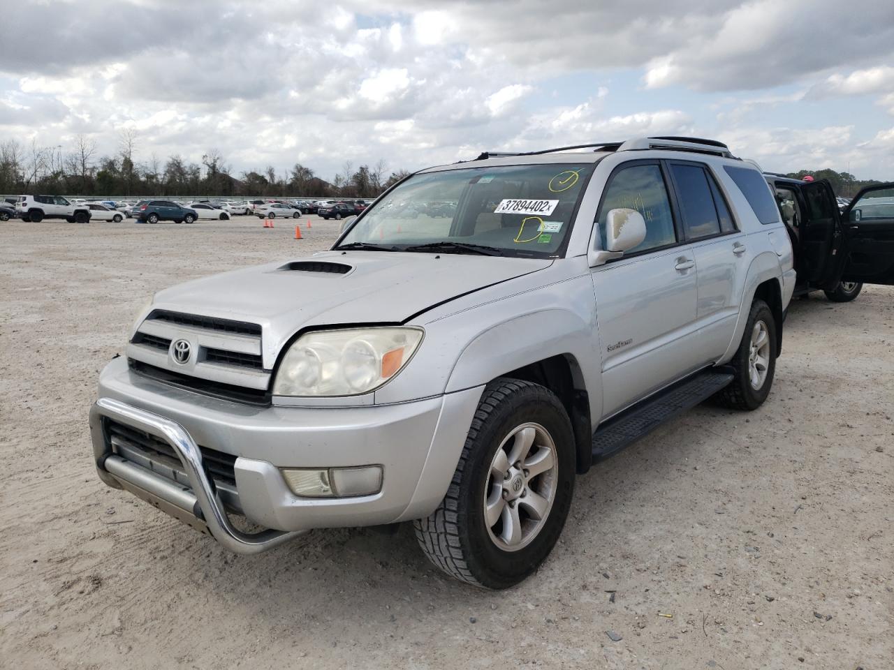 Photo 2 from auction – 2005 TOYOTA 4RUNNER SR with VIN JTEZU14R358037218