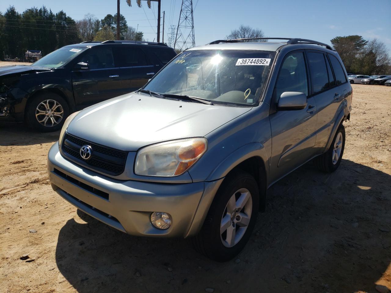 Photo 2 from auction – 2005 TOYOTA RAV4 with VIN JTEHD20V450050983
