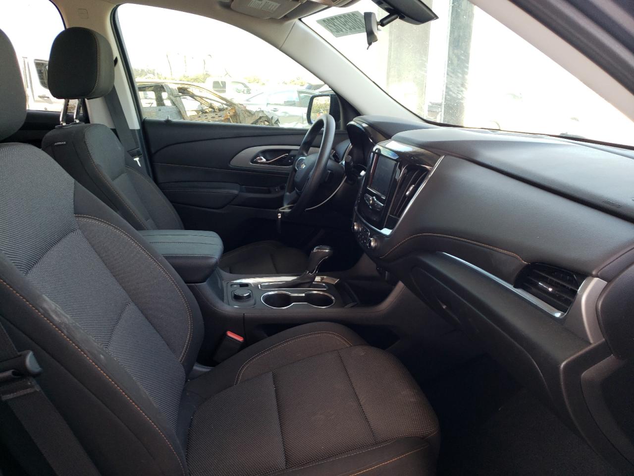 Photo 5 from auction – 2020 CHEVROLET TRAVERSE L with VIN 1GNERFKW7LJ233458