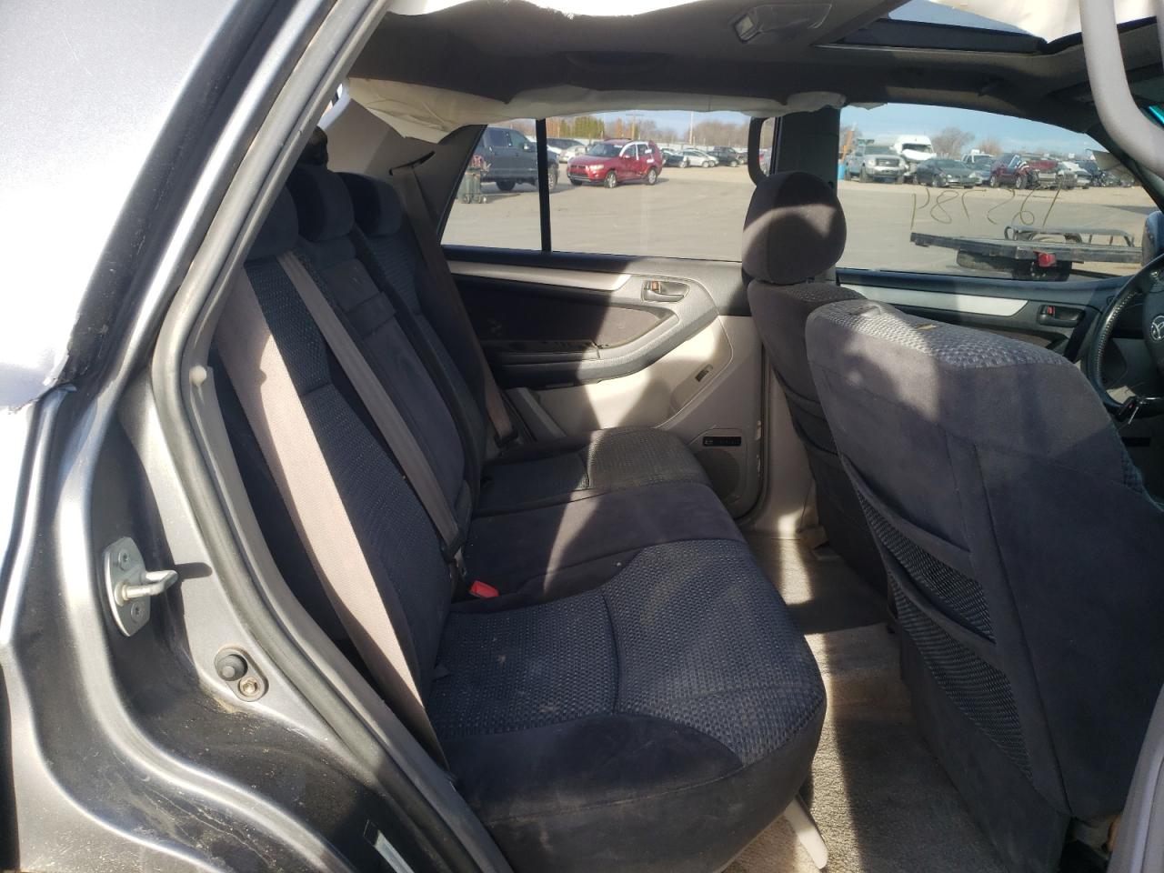 Photo 6 from auction – 2004 TOYOTA 4RUNNER SR with VIN JTEBT14R048015051