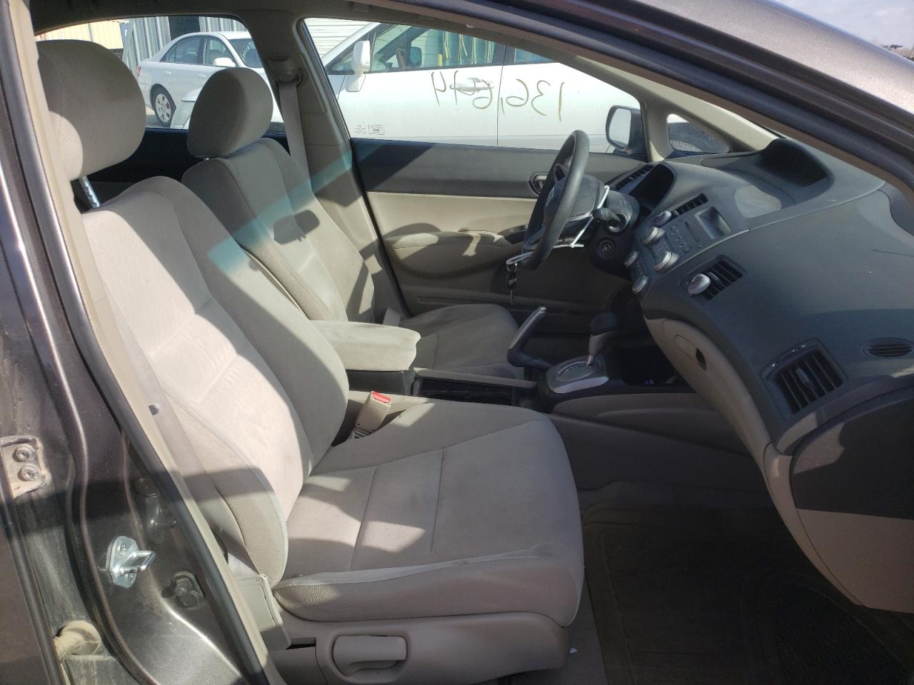 Photo 5 from auction – 2010 HONDA CIVIC LX with VIN 19XFA1F51AE056604