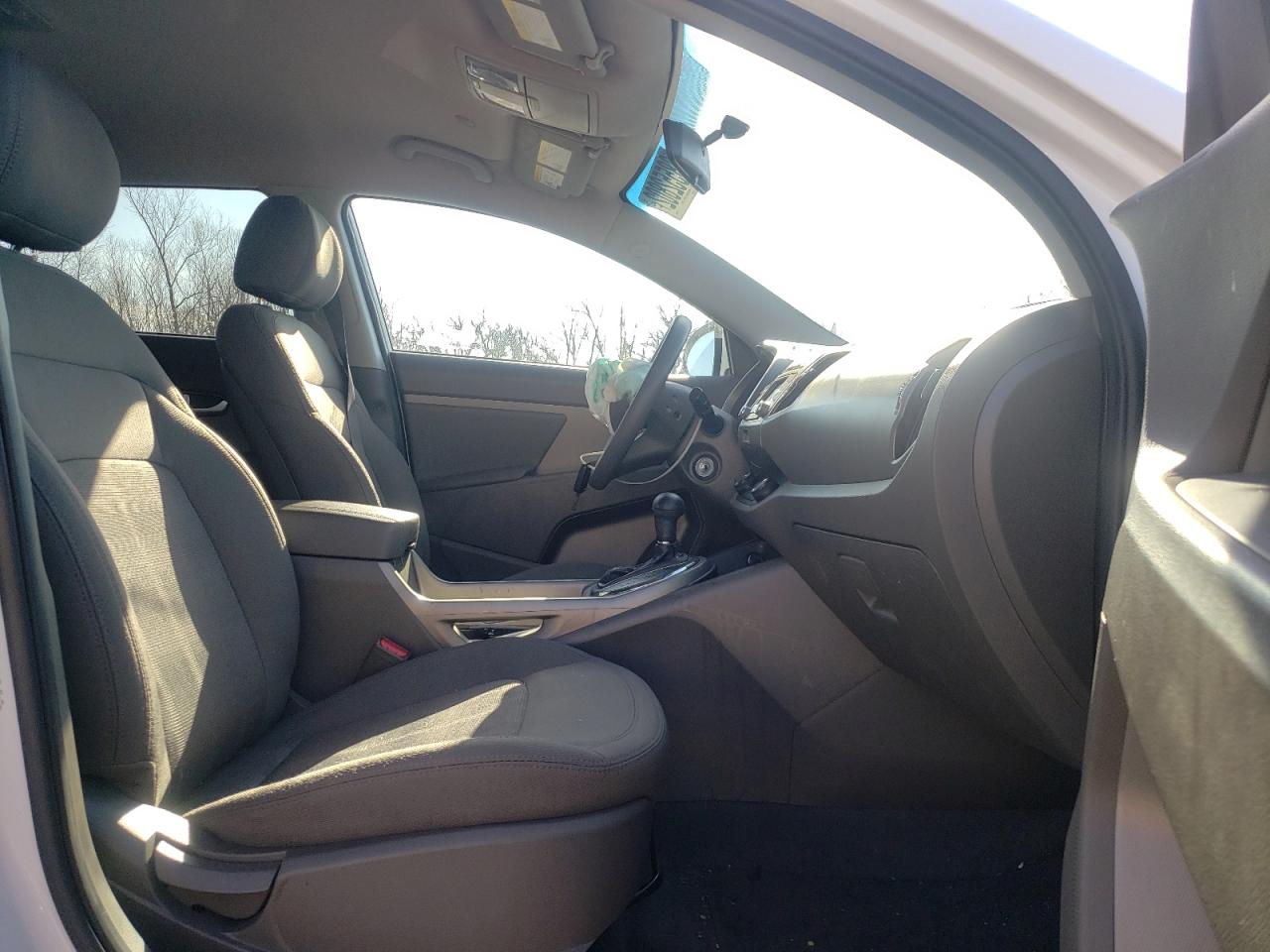 Photo 5 from auction – 2012 KIA SPORTAGE L with VIN KNDPBCA27C7250549