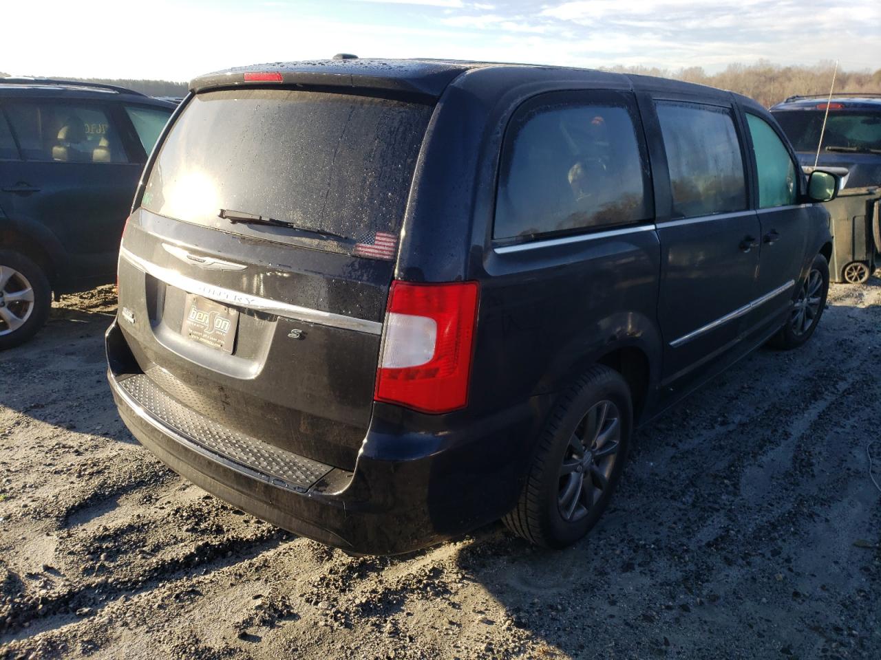 Photo 4 from auction – 2015 CHRYSLER TOWN & COU with VIN 2C4RC1HG5FR657008