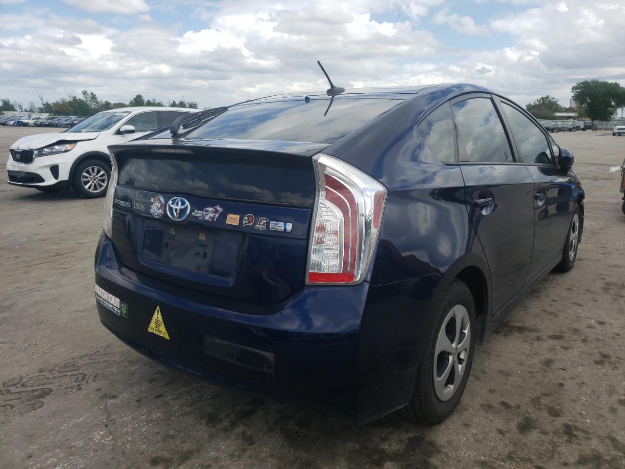 Photo 4 from auction – 2014 TOYOTA PRIUS with VIN JTDKN3DU5E1825574