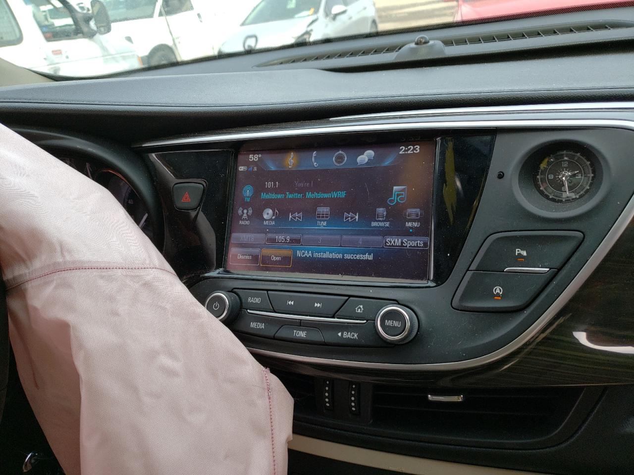 Photo 9 from auction – 2020 BUICK ENVISION P with VIN LRBFX1SA9LD077088