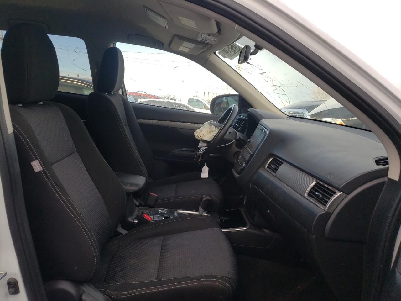 Photo 5 from auction – 2018 MITSUBISHI OUTLANDER with VIN JA4AZ3A34JZ038293