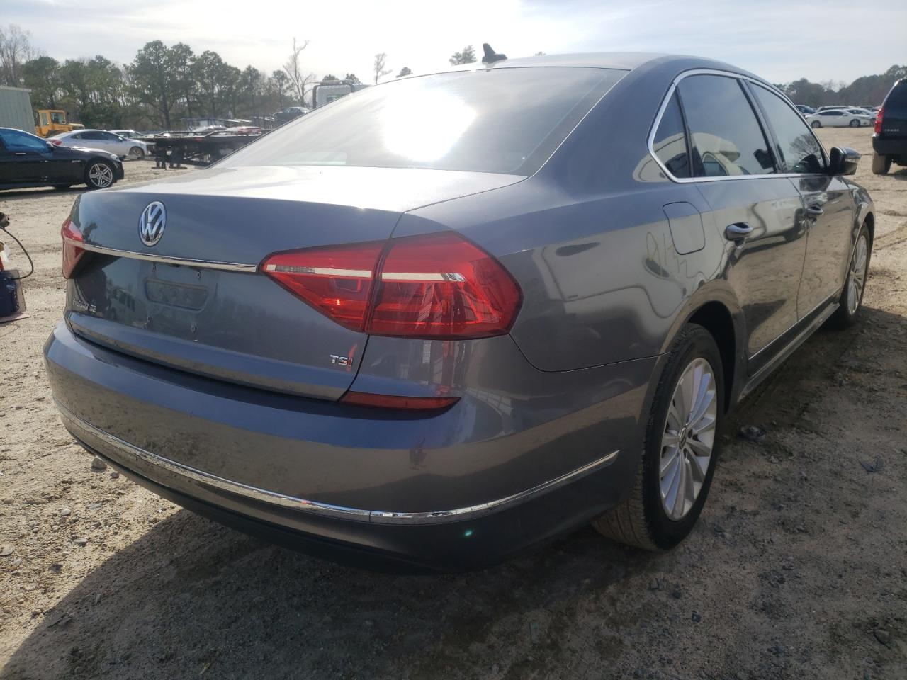 Photo 4 from auction – 2016 VOLKSWAGEN PASSAT SE with VIN 1VWBT7A38GC032802