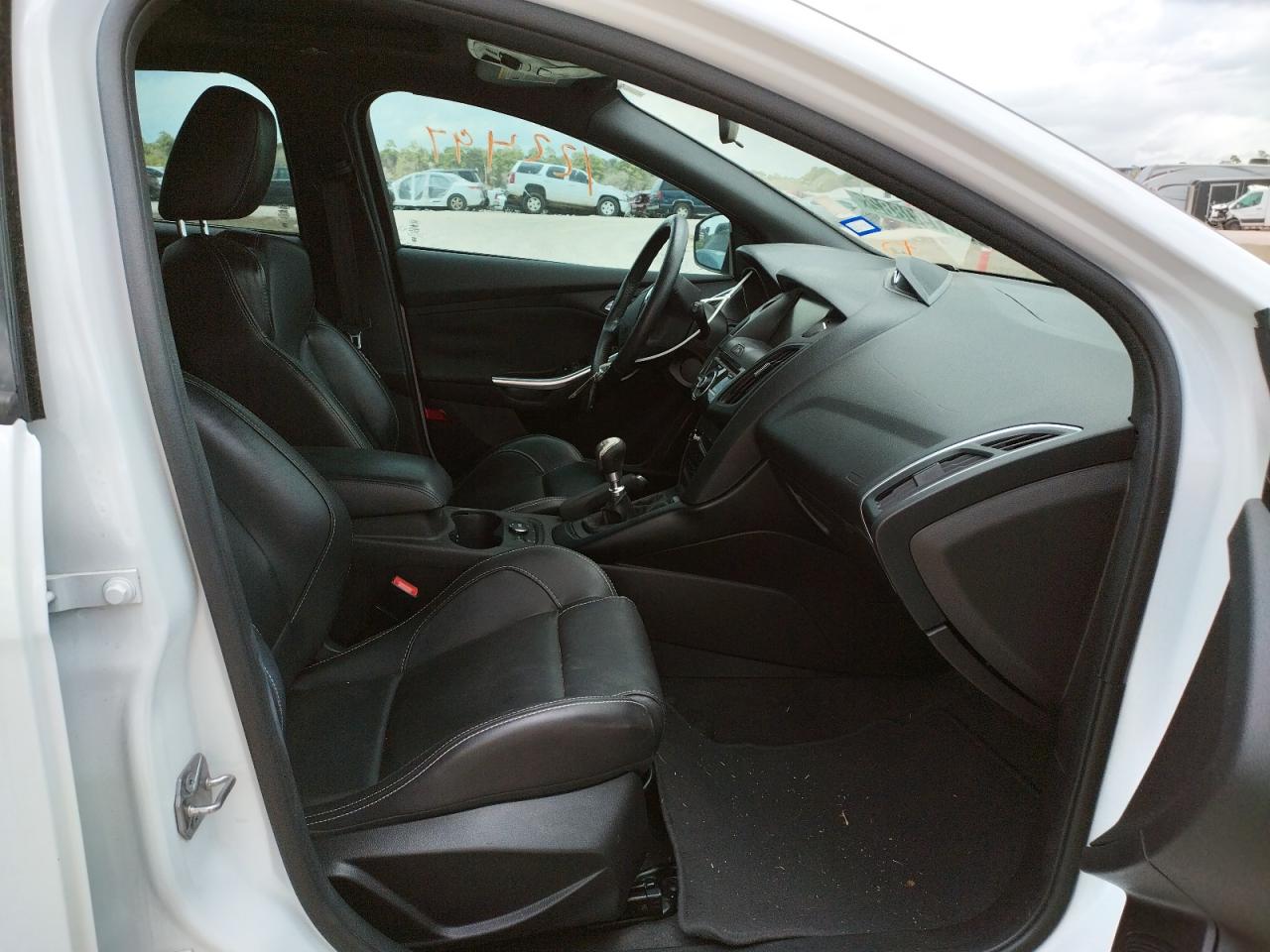 صورة رقم 5 من المزاد - 2014 FORD FOCUS ST مع VIN 1FADP3L96EL357462