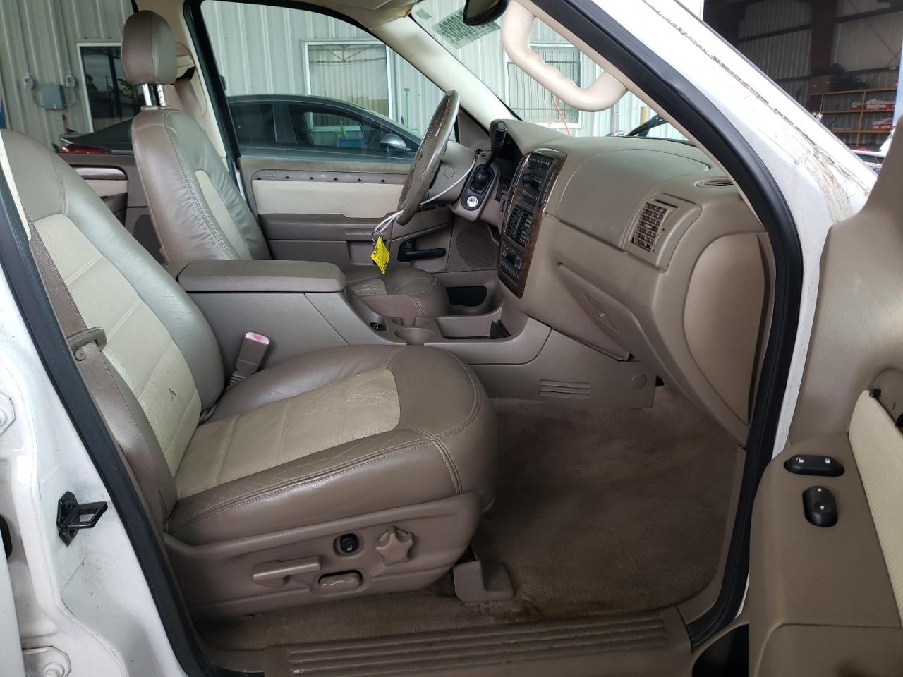 Photo 5 from auction – 2004 FORD EXPLORER E with VIN 1FMZU64K64UA99282