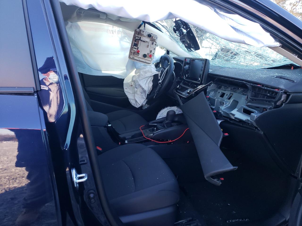 Photo 5 from auction – 2022 TOYOTA COROLLA LE with VIN 5YFEPMAE8NP309098