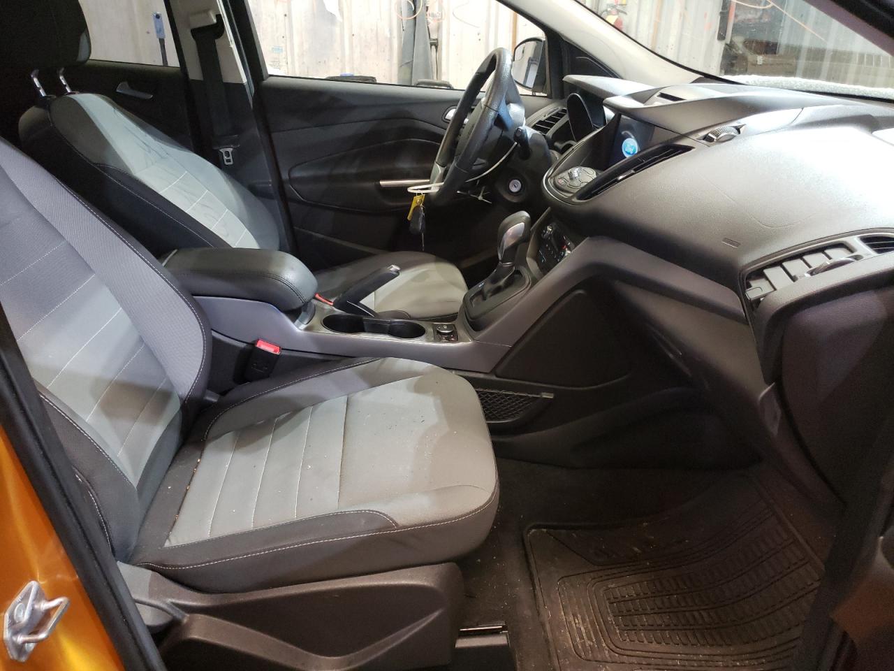 Photo 5 from auction – 2016 FORD ESCAPE SE with VIN 1FMCU9GX7GUA01072