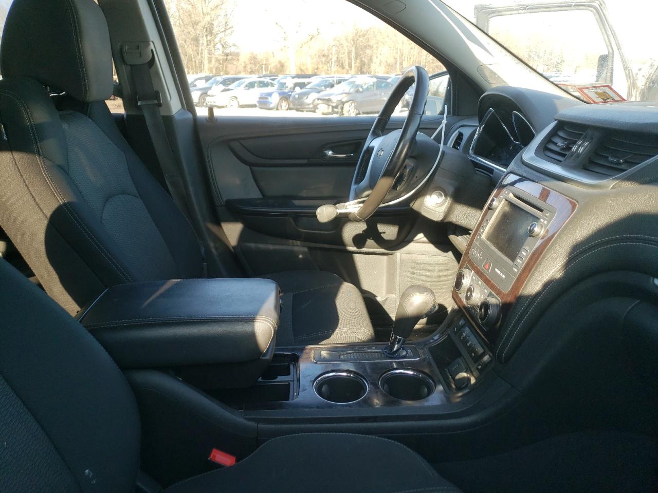 Photo 5 from auction – 2015 CHEVROLET TRAVERSE L with VIN 1GNKVHKD8FJ286523