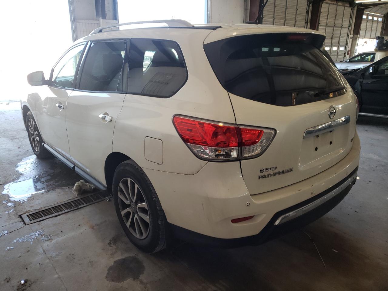 Photo 3 from auction – 2015 NISSAN PATHFINDER with VIN 5N1AR2MN4FC696182