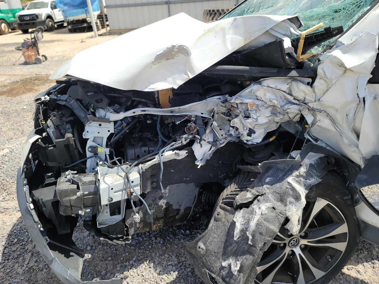 Photo 9 from auction – 2015 TOYOTA RAV4 LIMIT with VIN JTMYFREVXFD058550