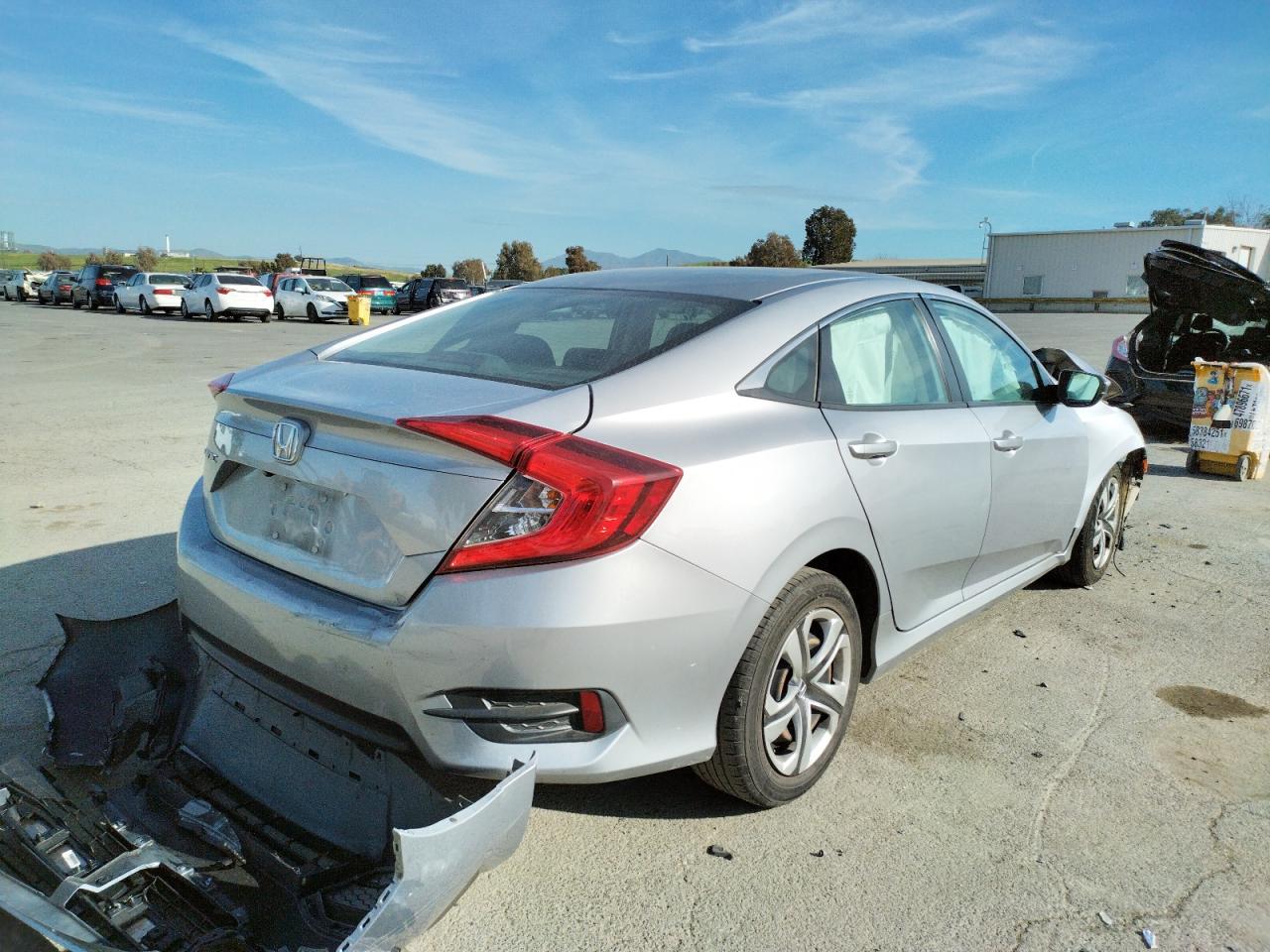 Photo 4 from auction – 2017 HONDA CIVIC LX with VIN 2HGFC2F57HH558372