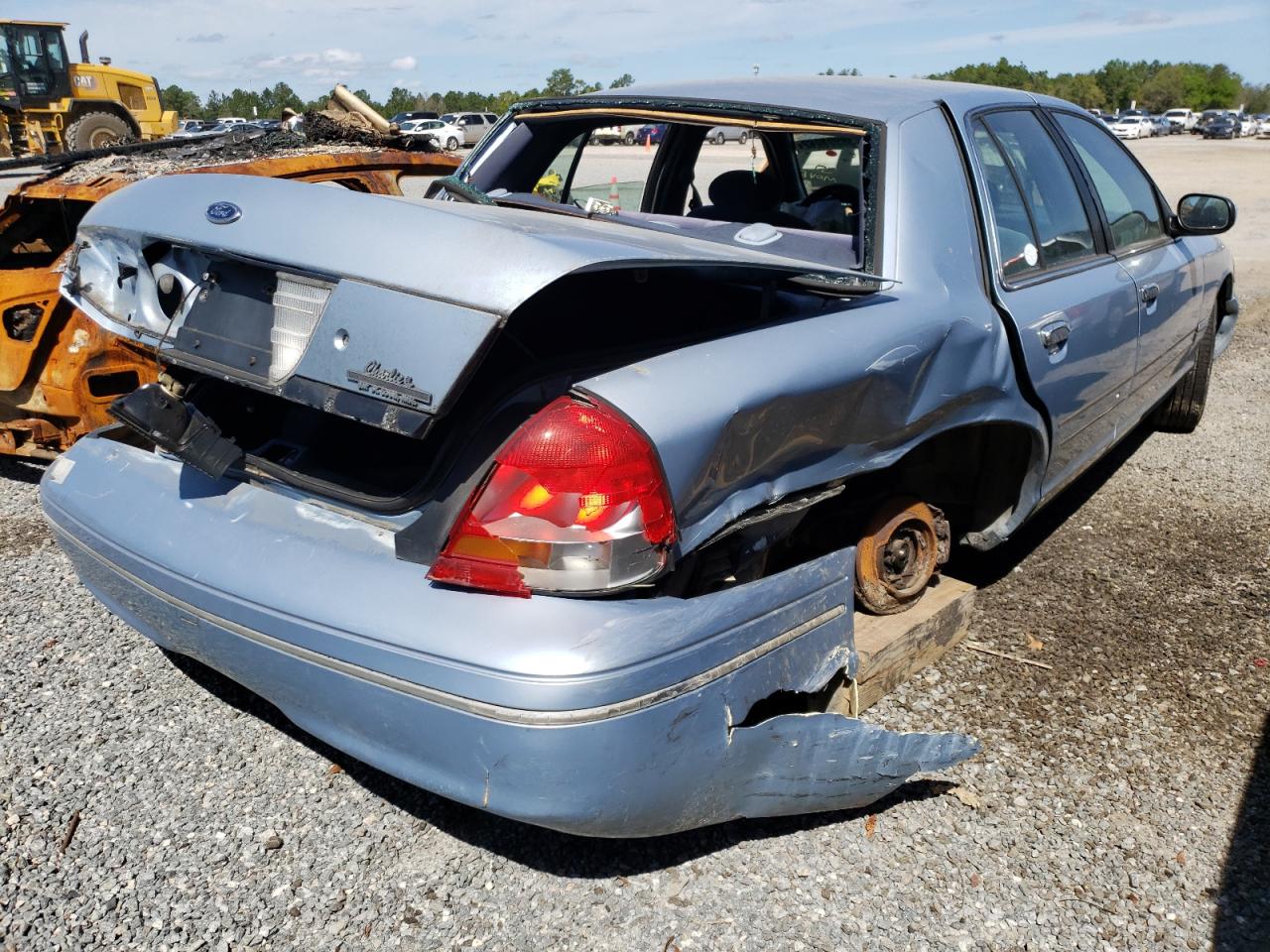 Photo 4 from auction – 2000 FORD CROWN VICT with VIN 2FAFP73W9YX100860