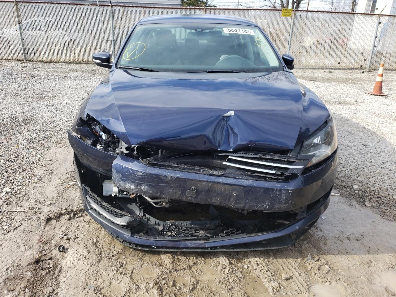 Photo 9 from auction – 2014 VOLKSWAGEN PASSAT S with VIN 1VWAT7A31EC072485