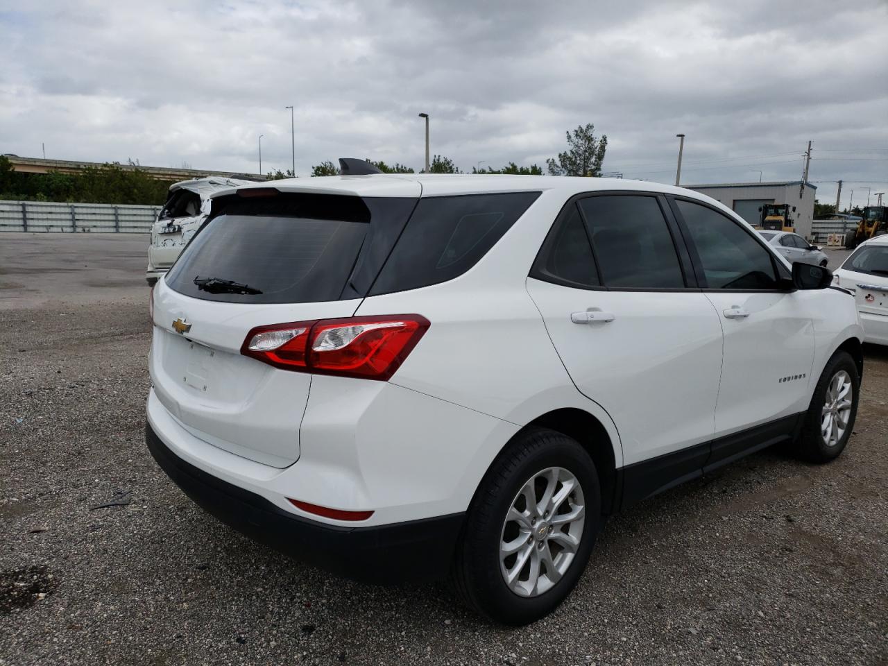 Photo 4 from auction – 2019 CHEVROLET EQUINOX LS with VIN 2GNAXHEV4K6155770