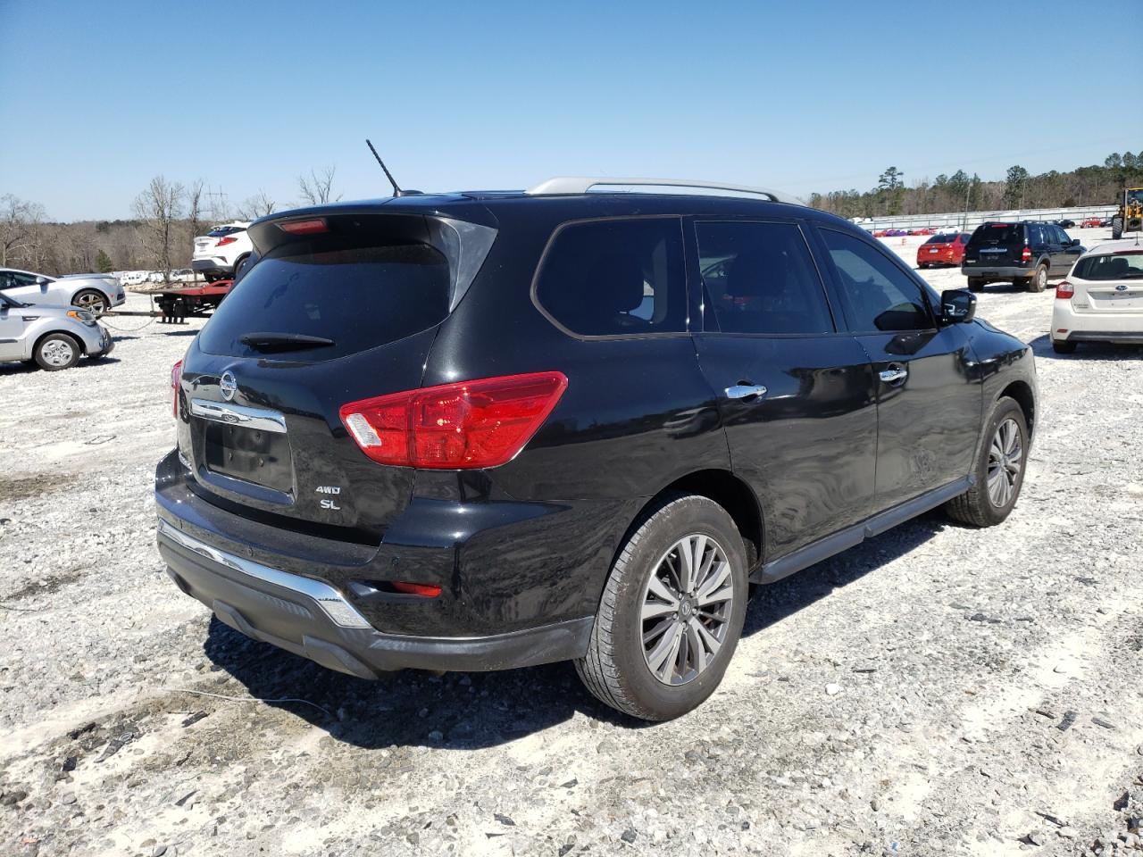 Photo 4 from auction – 2017 NISSAN PATHFINDER with VIN 5N1DR2MM1HC689438