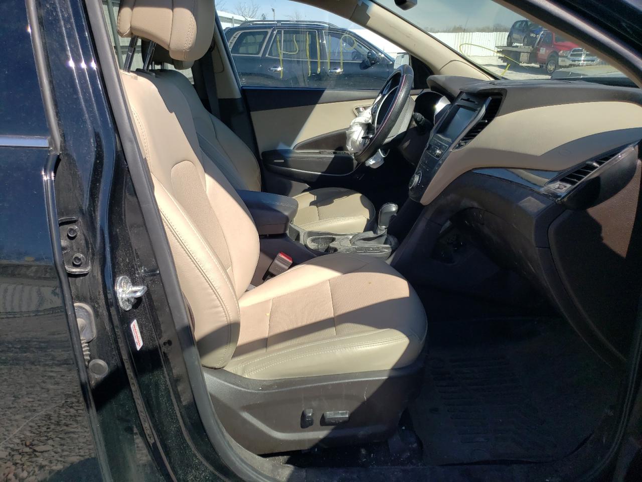 Photo 5 from auction – 2017 HYUNDAI SANTA FE S with VIN 5NMZU3LB2HH005822