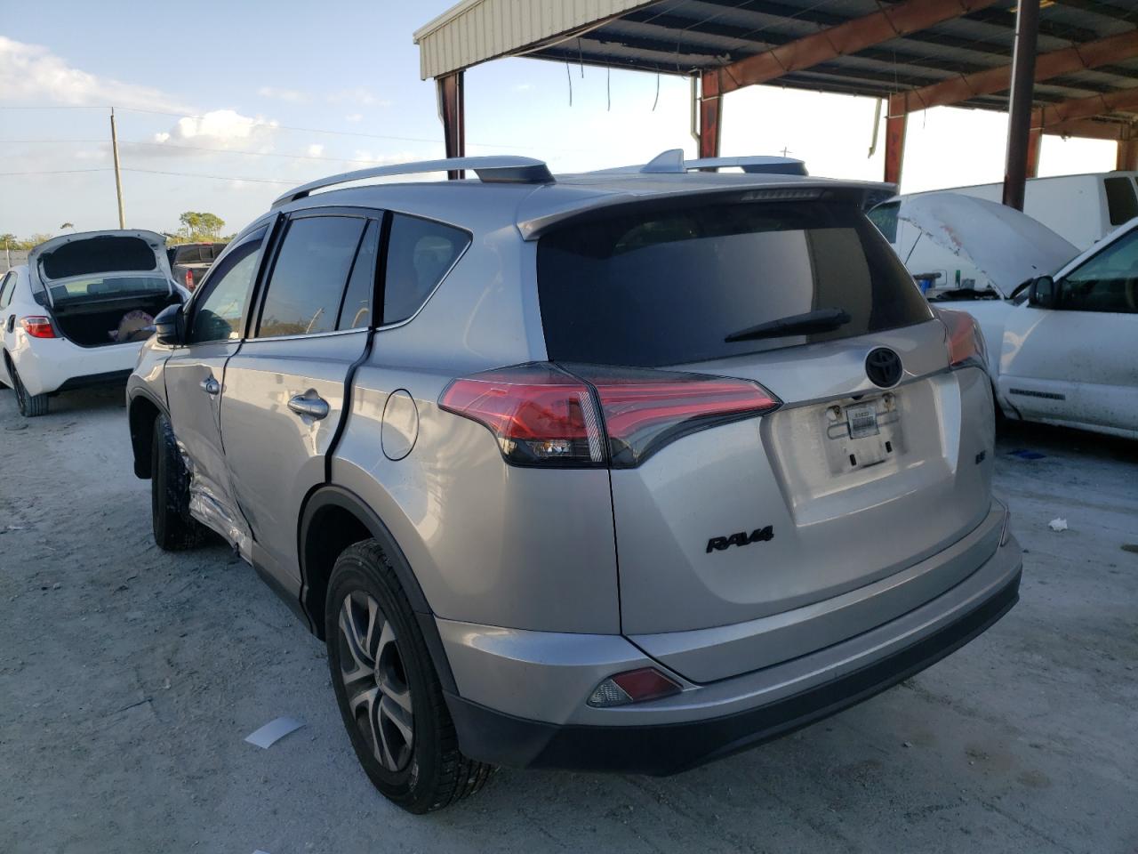Photo 3 from auction – 2016 TOYOTA RAV4 LE with VIN 2T3ZFREV8GW275037