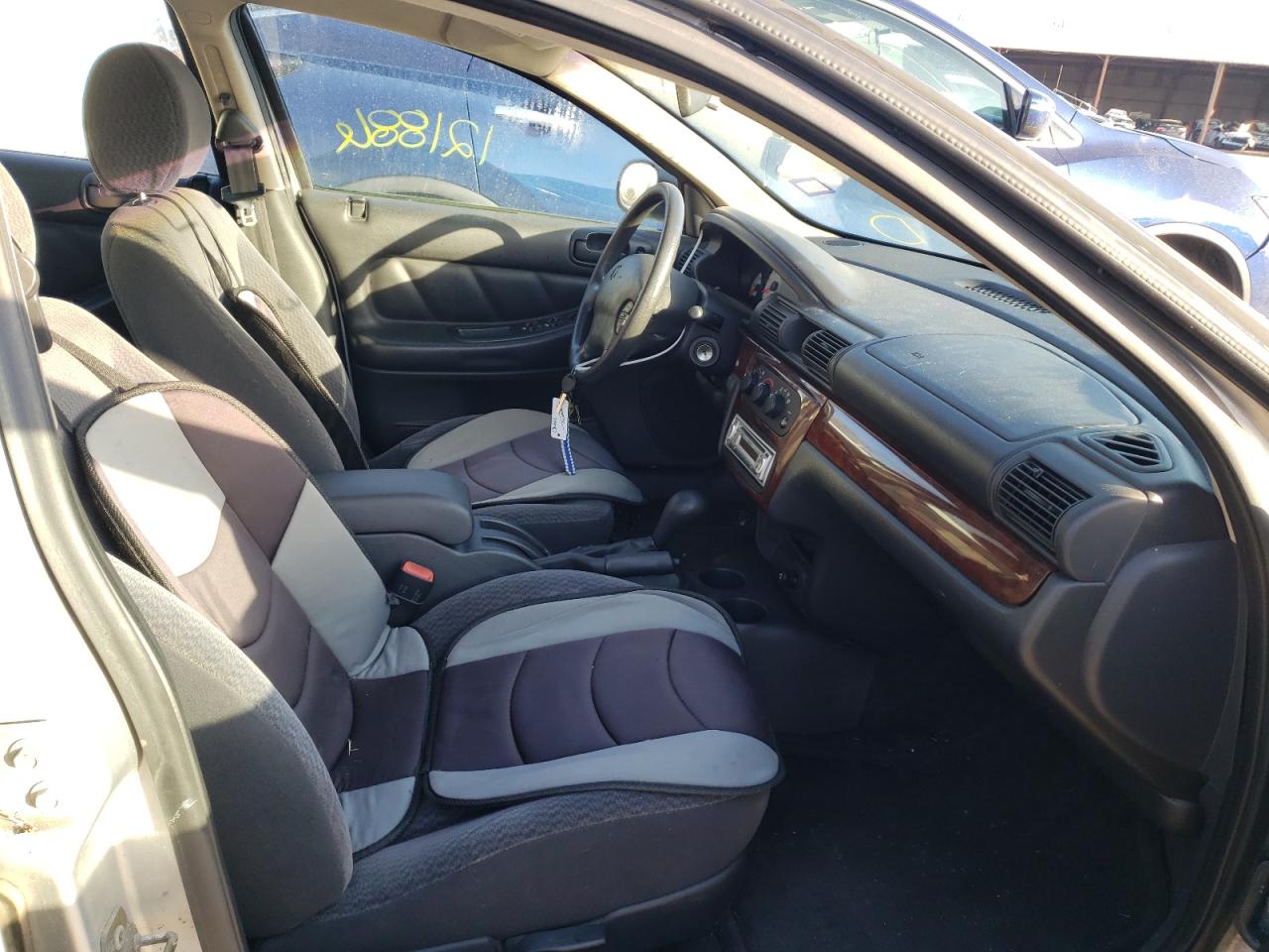 Photo 5 from auction – 2001 DODGE STRATUS SE with VIN 1B3EJ46X11N526531