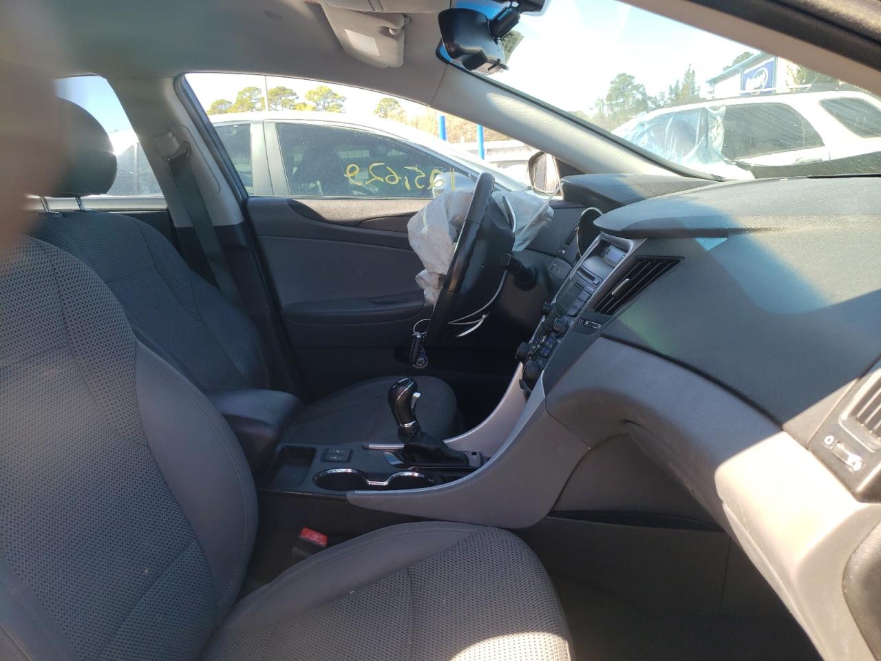 Photo 5 from auction – 2013 HYUNDAI SONATA SE with VIN 5NPEC4AB1DH528532