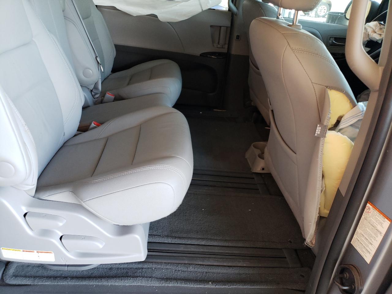 Photo 6 from auction – 2017 TOYOTA SIENNA XLE with VIN 5TDYZ3DC2HS893750