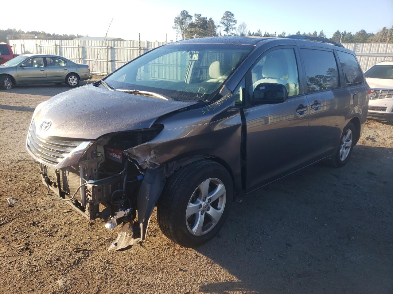 Photo 2 from auction – 2012 TOYOTA SIENNA LE with VIN 5TDKK3DC1CS210889