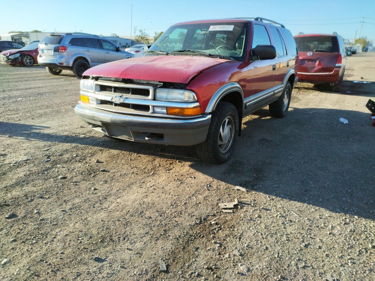 Photo 2 from auction – 2000 CHEVROLET BLAZER with VIN 1GNDT13WXY2126226