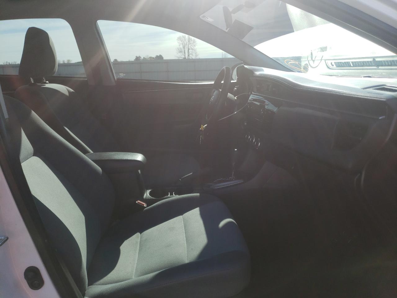Photo 5 from auction – 2015 TOYOTA COROLLA L with VIN 2T1BURHE5FC367864