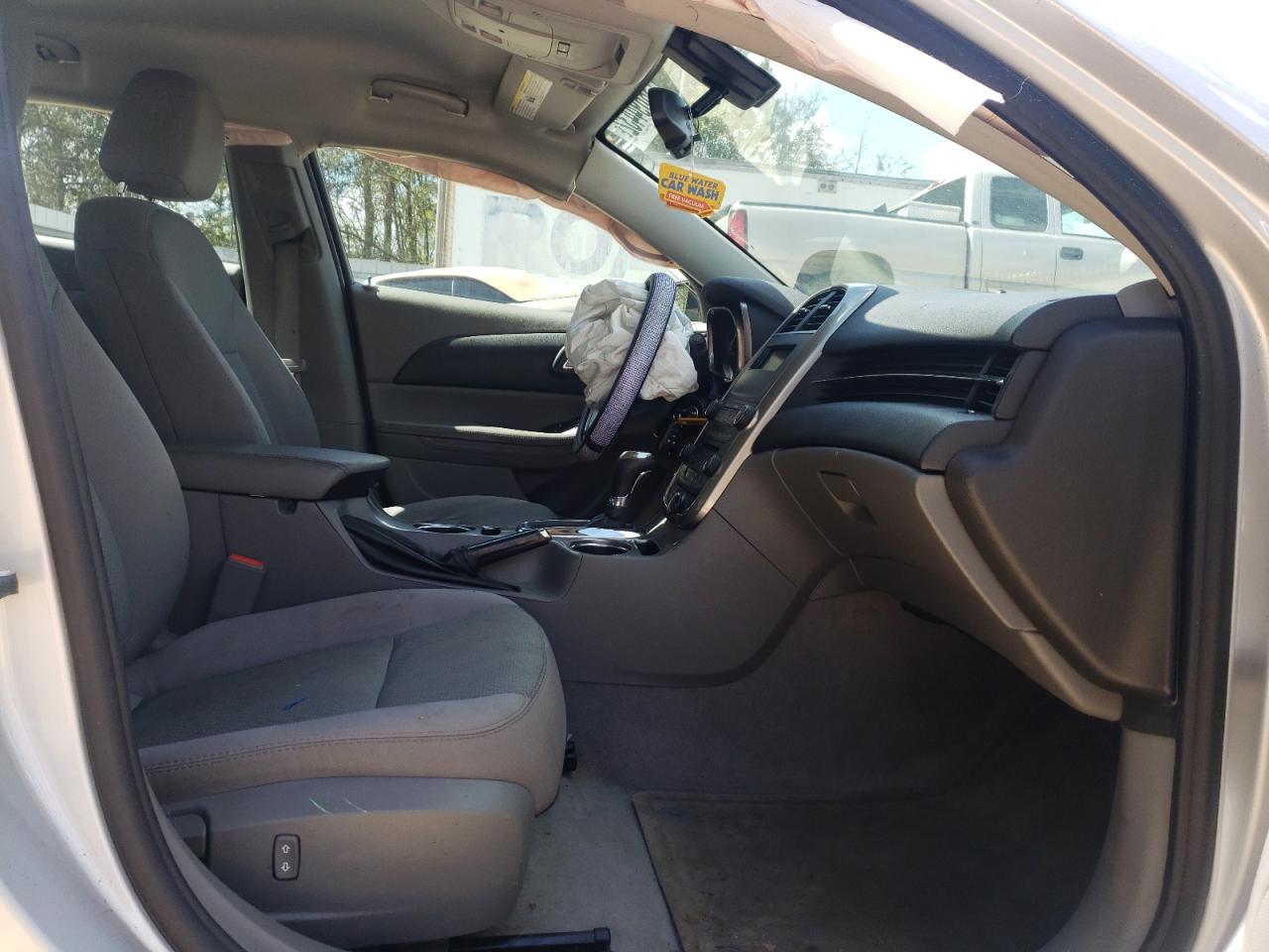 Photo 5 from auction – 2015 CHEVROLET MALIBU LS with VIN 1G11B5SL6FF113520