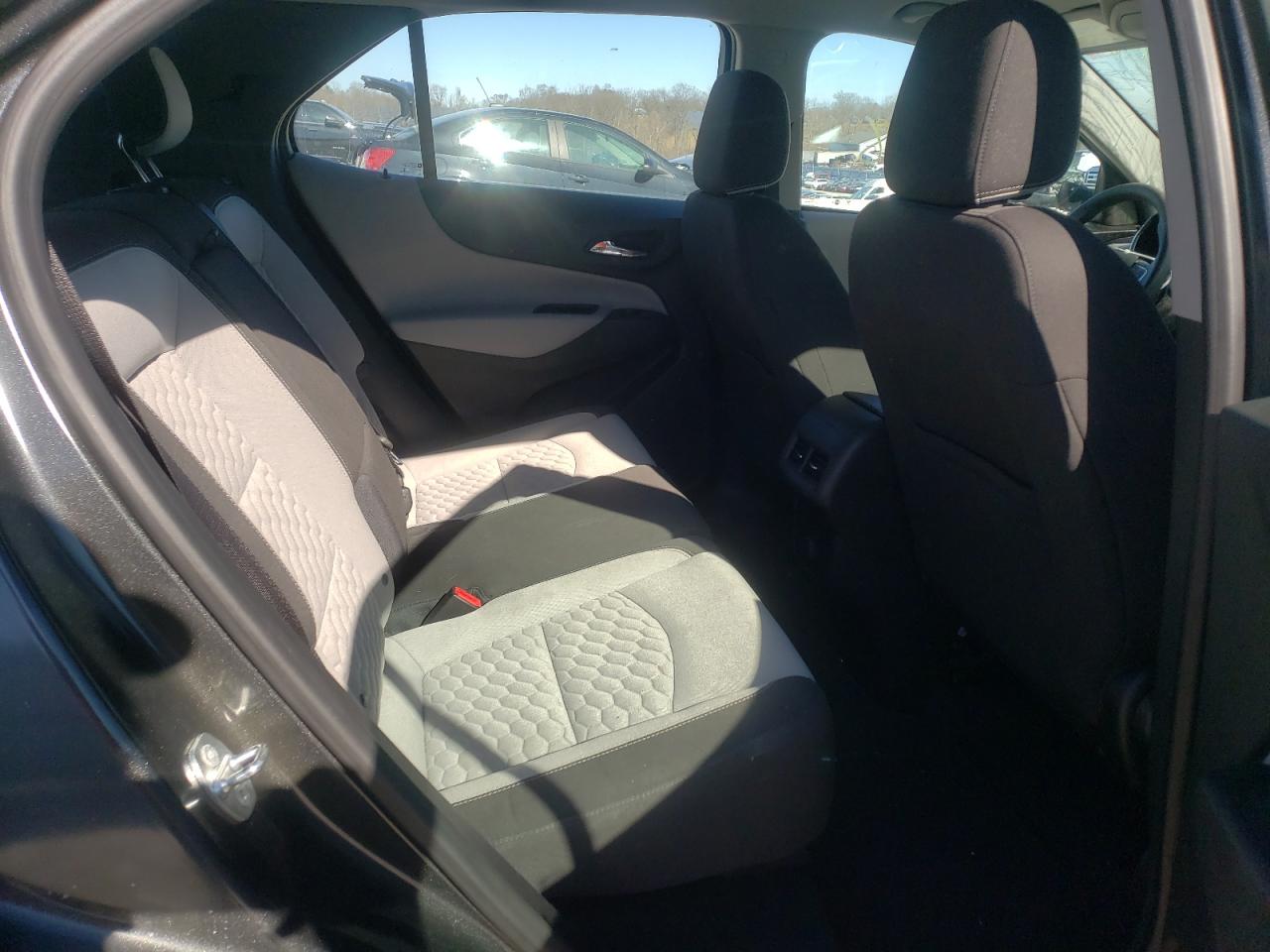 Photo 6 from auction – 2018 CHEVROLET EQUINOX LS with VIN 2GNAXHEV3J6107448