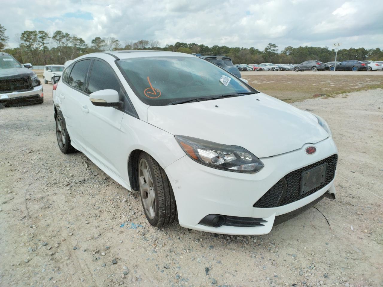 FORD FOCUS ST 2014 مع رقم تعريف المركبة 1FADP3L96EL357462 - صورة من المزاد