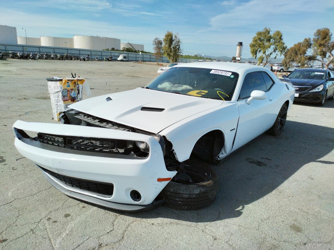 Photo 2 from auction – 2018 DODGE CHALLENGER with VIN 2C3CDZBT1JH155087