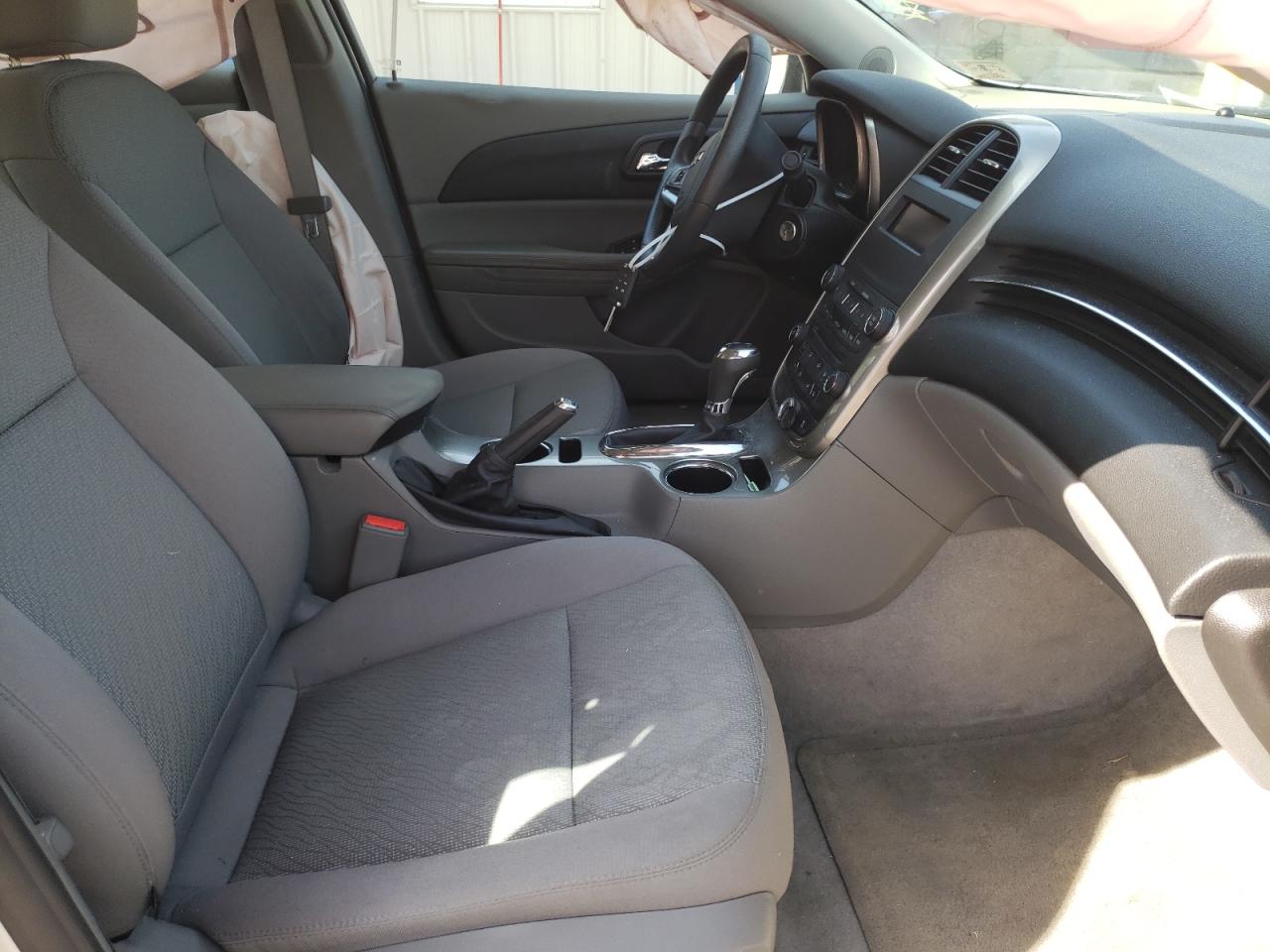 Photo 5 from auction – 2015 CHEVROLET MALIBU LS with VIN 1G11B5SLXFF194148