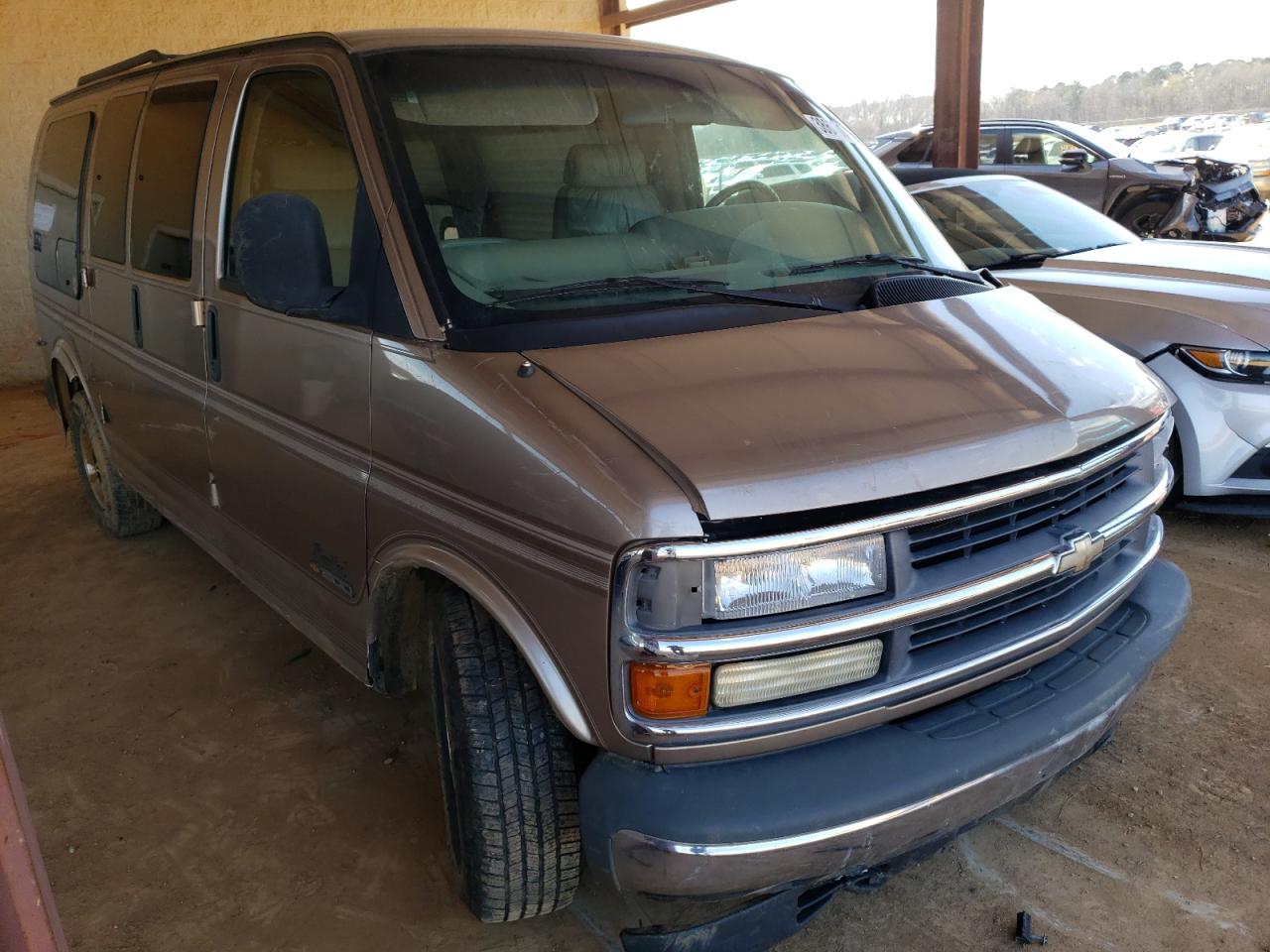 CHEVROLET EXPRESS G1 1998 with VIN 1GBFG15R1W1038024 - Photo from auction