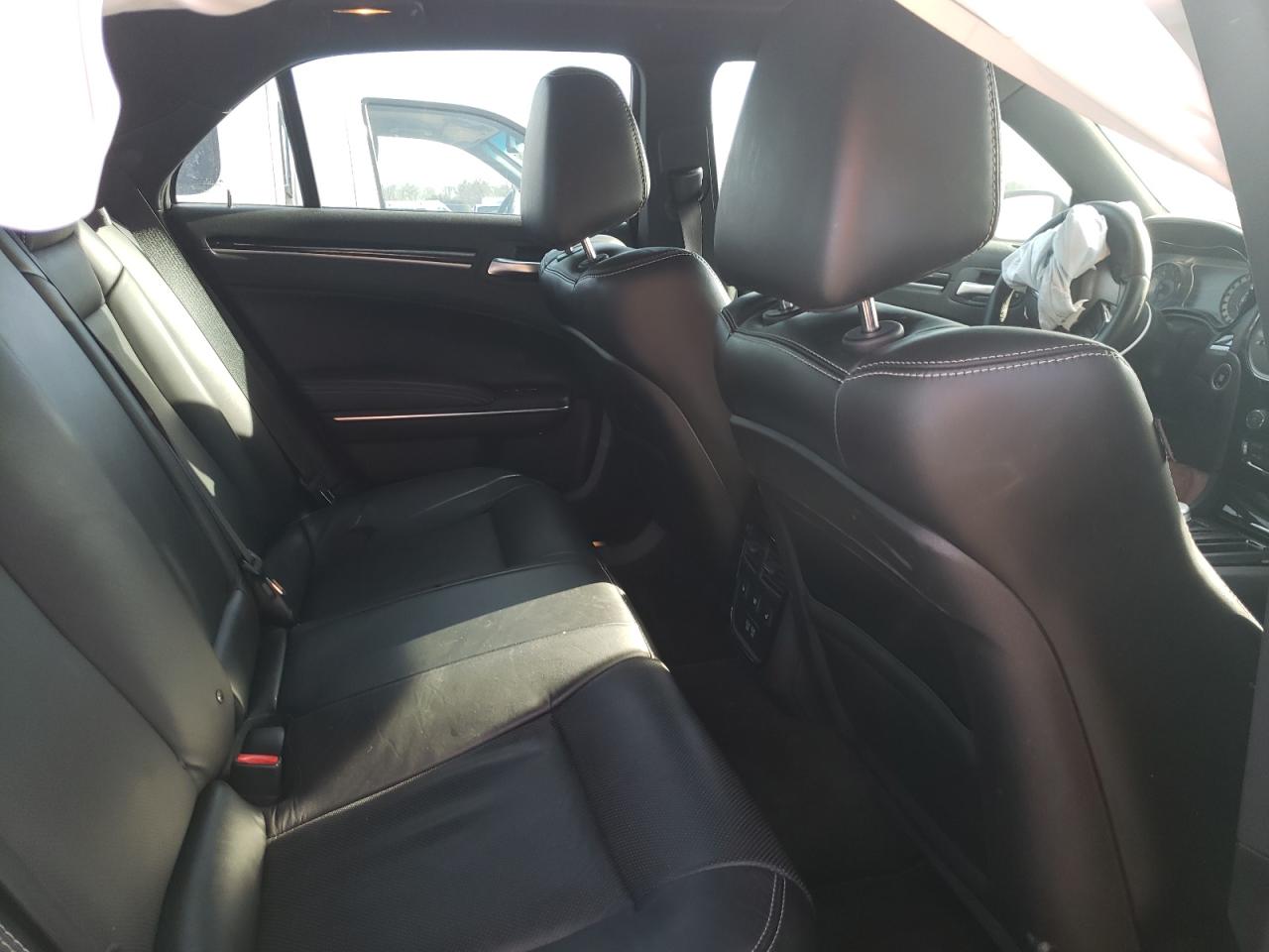 Photo 6 from auction – 2018 CHRYSLER 300 S with VIN 2C3CCAGG5JH140558