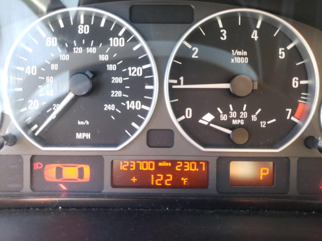 Photo 8 from auction – 2004 BMW 330 I with VIN WBAEV53414KM35149