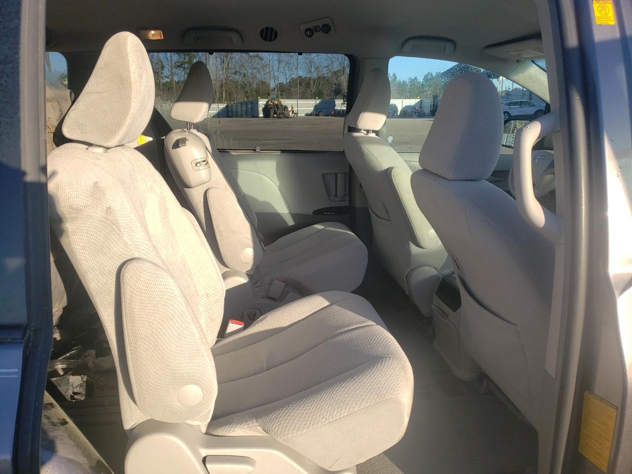 Photo 6 from auction – 2012 TOYOTA SIENNA LE with VIN 5TDKK3DC1CS210889