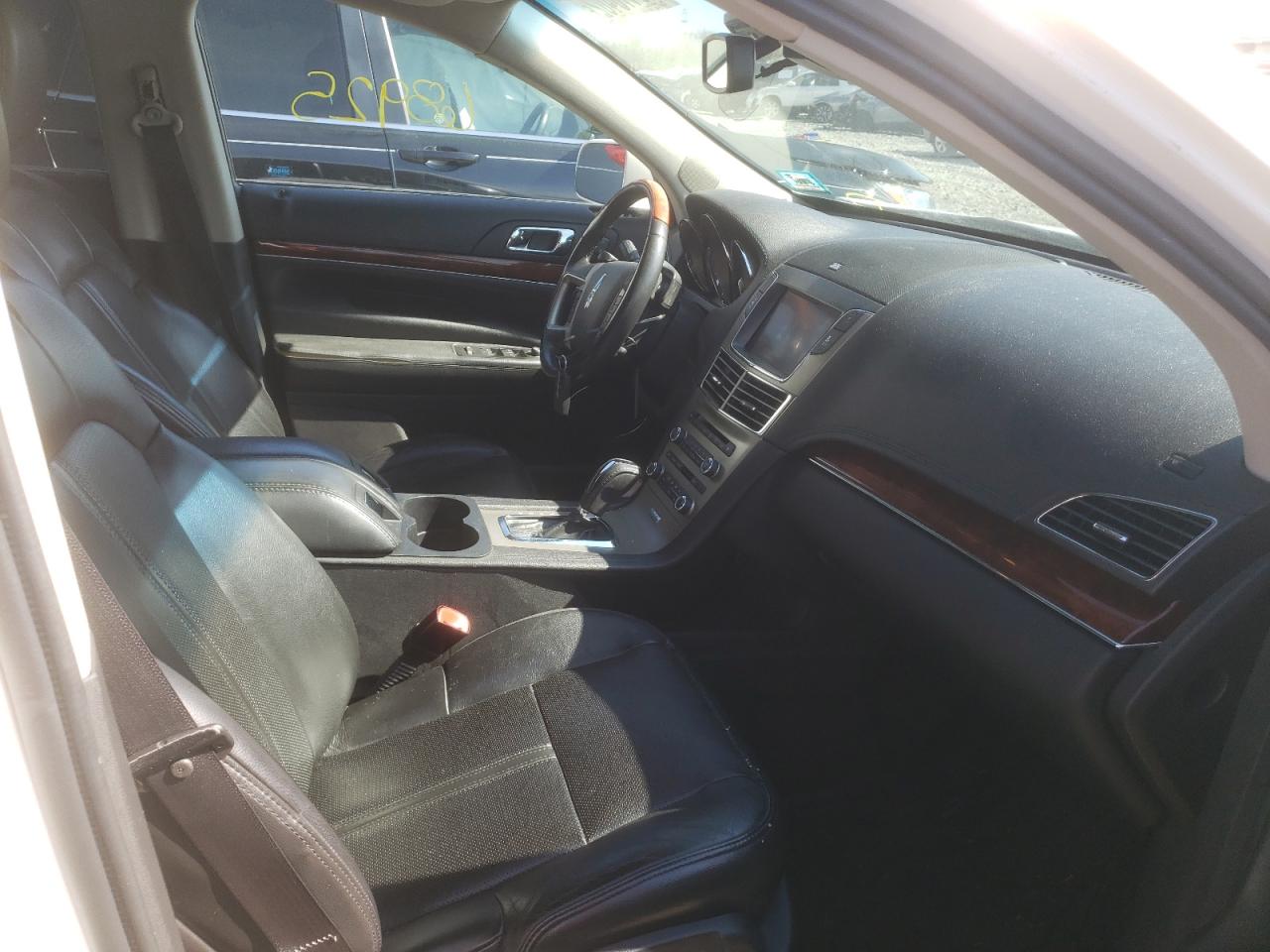 Photo 5 from auction – 2012 LINCOLN MKT with VIN 2LMHJ5AT3CBL50960