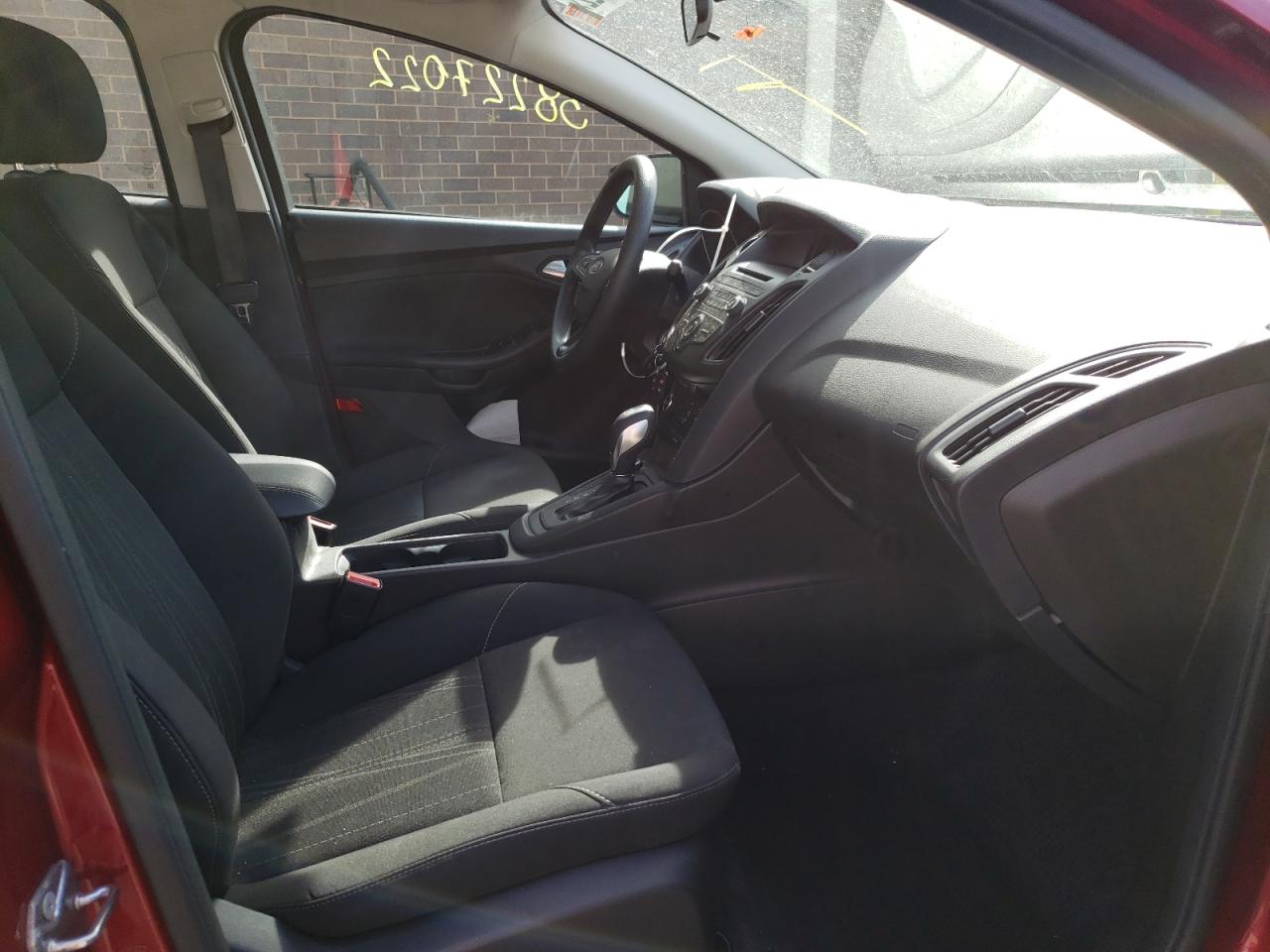 Photo 5 from auction – 2016 FORD FOCUS SE with VIN 1FADP3F25GL335809