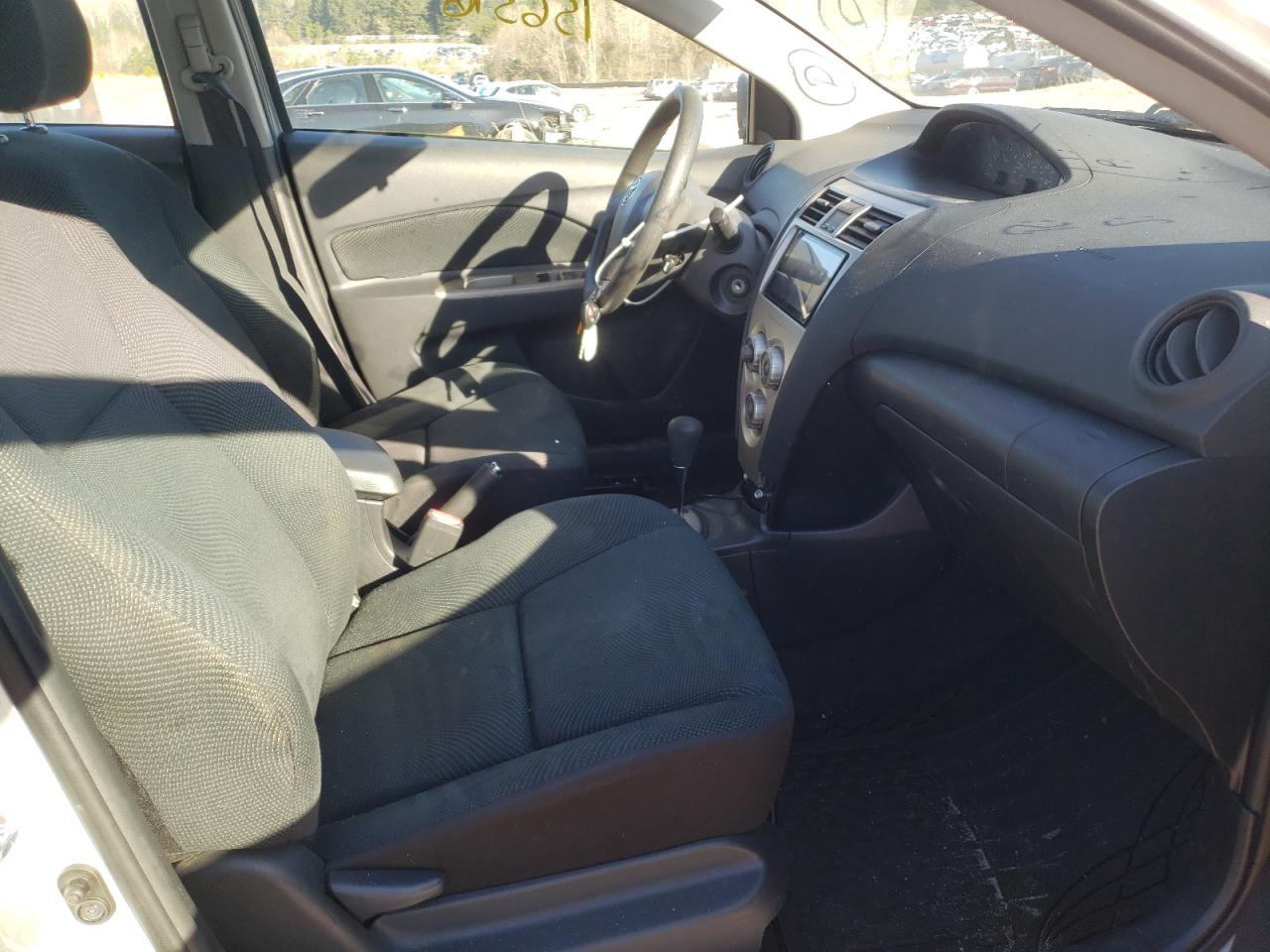 Photo 5 from auction – 2010 TOYOTA YARIS with VIN JTDBT4K30A1374098
