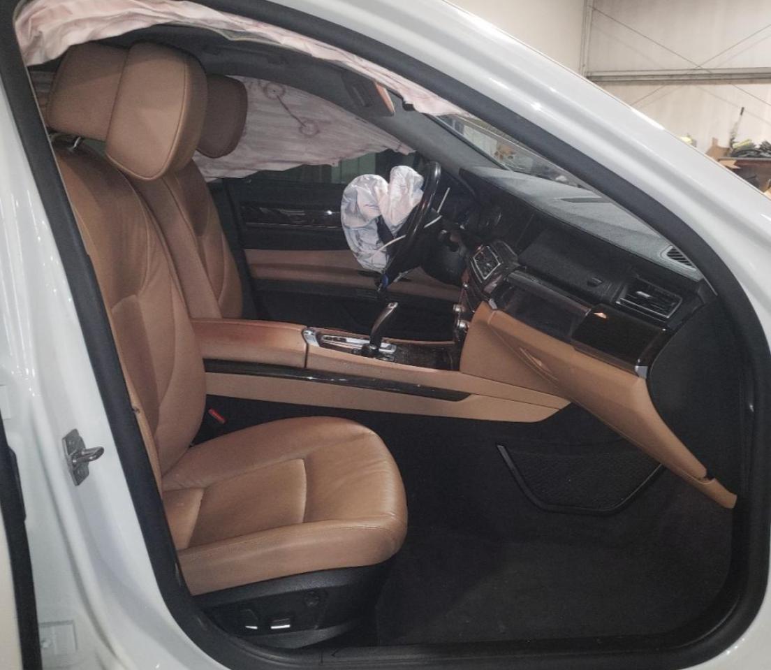 Photo 5 from auction – 2012 BMW 740 I with VIN WBAKA4C59CC613450