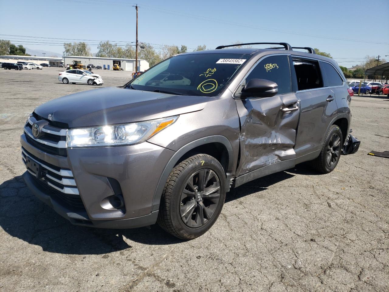 Photo 2 from auction – 2019 TOYOTA HIGHLANDER with VIN 5TDZZRFH2KS328860