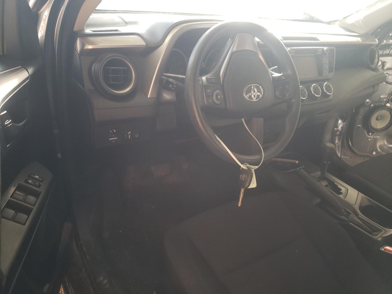 Photo 9 from auction – 2018 TOYOTA RAV4 LE with VIN JTMZFREV5JJ153256
