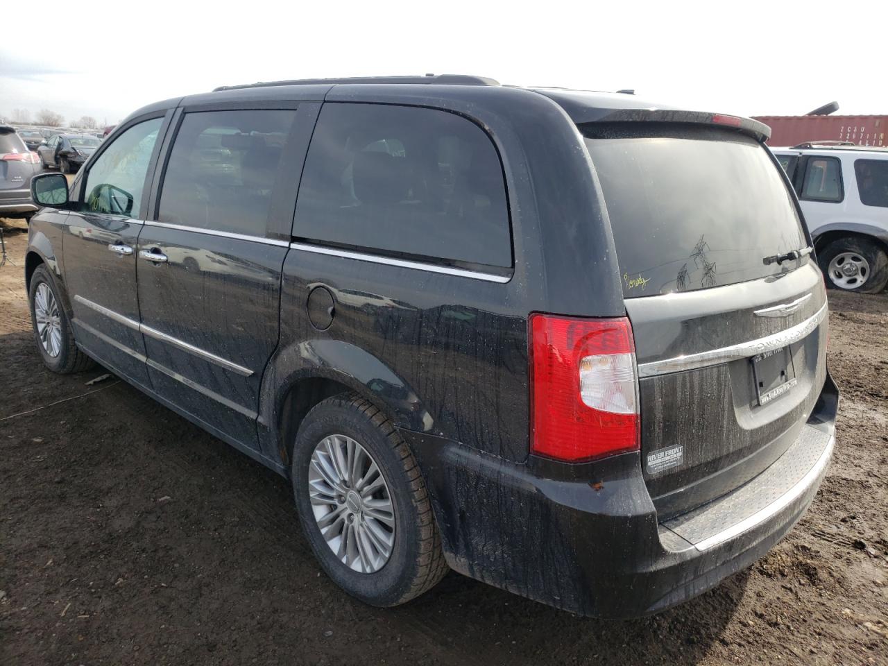 Photo 3 from auction – 2015 CHRYSLER TOWN & COU with VIN 2C4RC1CG7FR554910