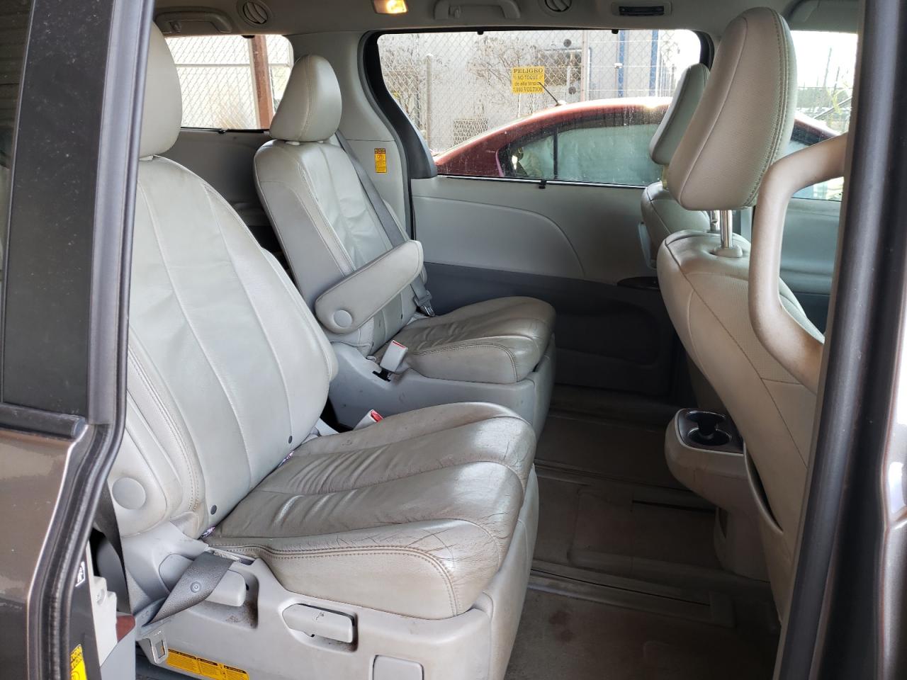 Photo 6 from auction – 2014 TOYOTA SIENNA XLE with VIN 5TDDK3DC0ES087159