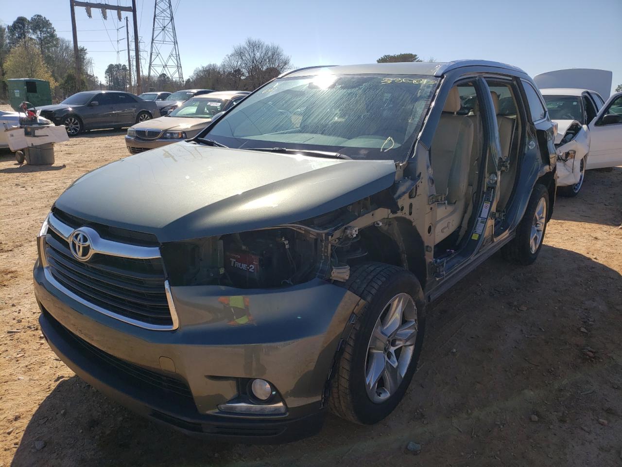 Photo 2 from auction – 2016 TOYOTA HIGHLANDER with VIN 5TDYKRFH8GS177501
